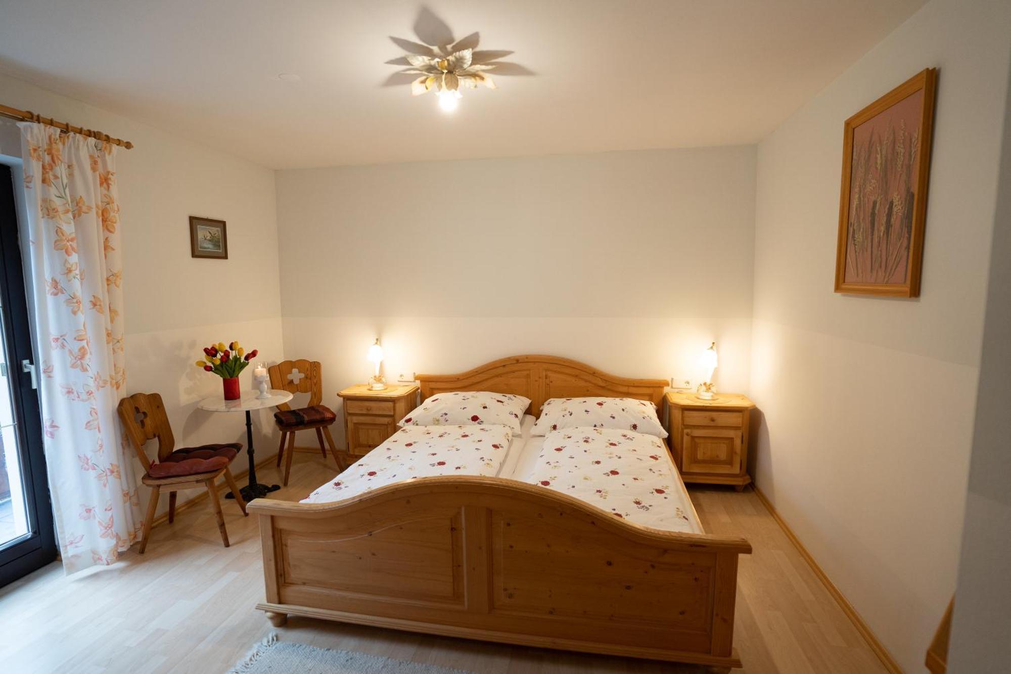 Отель Gaestepension Edeltraud Hirschegg  Экстерьер фото