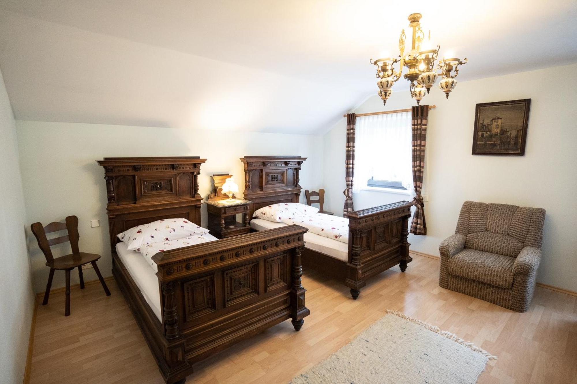 Отель Gaestepension Edeltraud Hirschegg  Экстерьер фото
