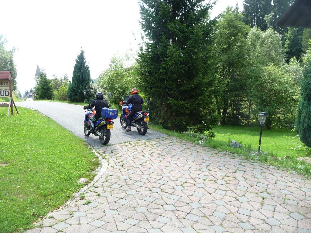Отель Gaestepension Edeltraud Hirschegg  Экстерьер фото