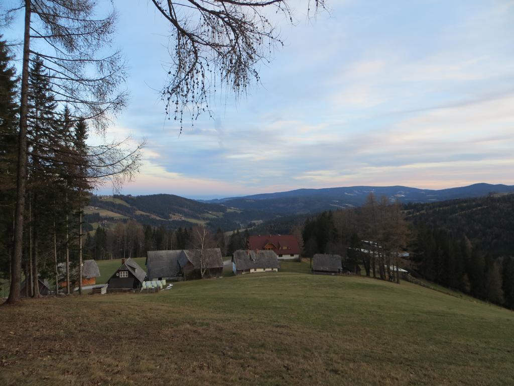 Отель Gaestepension Edeltraud Hirschegg  Экстерьер фото